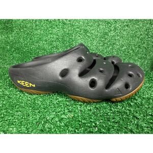 Keen Yogui Arts Clogs Sandals Mens 9 Womens11 Black Rubber Slip On